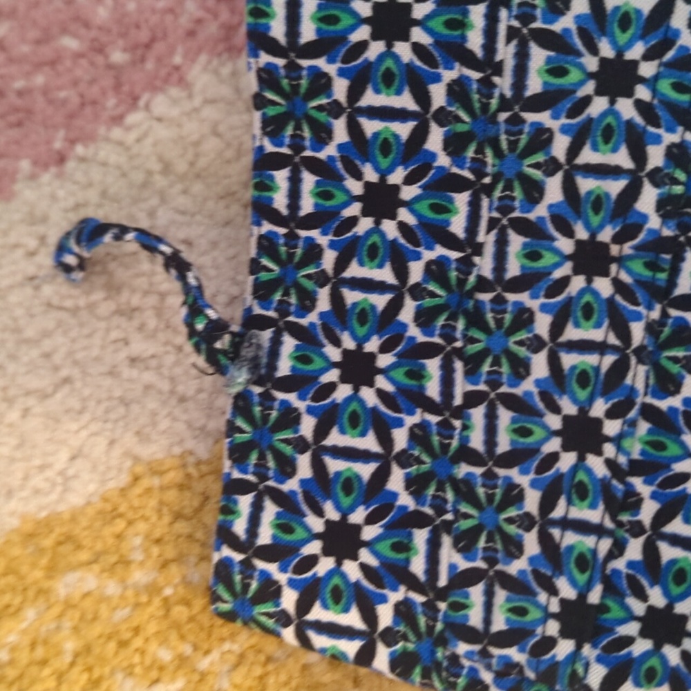 Patterned Capris - Picture 3 of 7